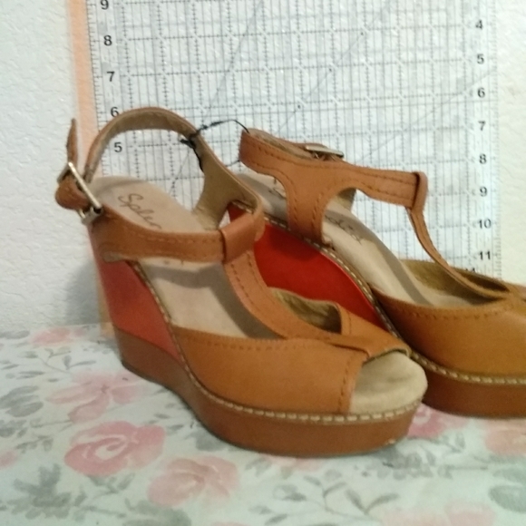 High Sandals - Picture 2 of 4